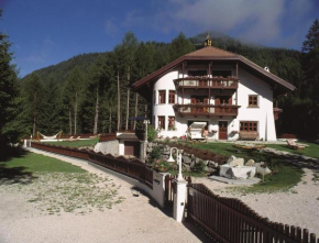Im weißen Schlössl Friedemann Rasun Anterselva